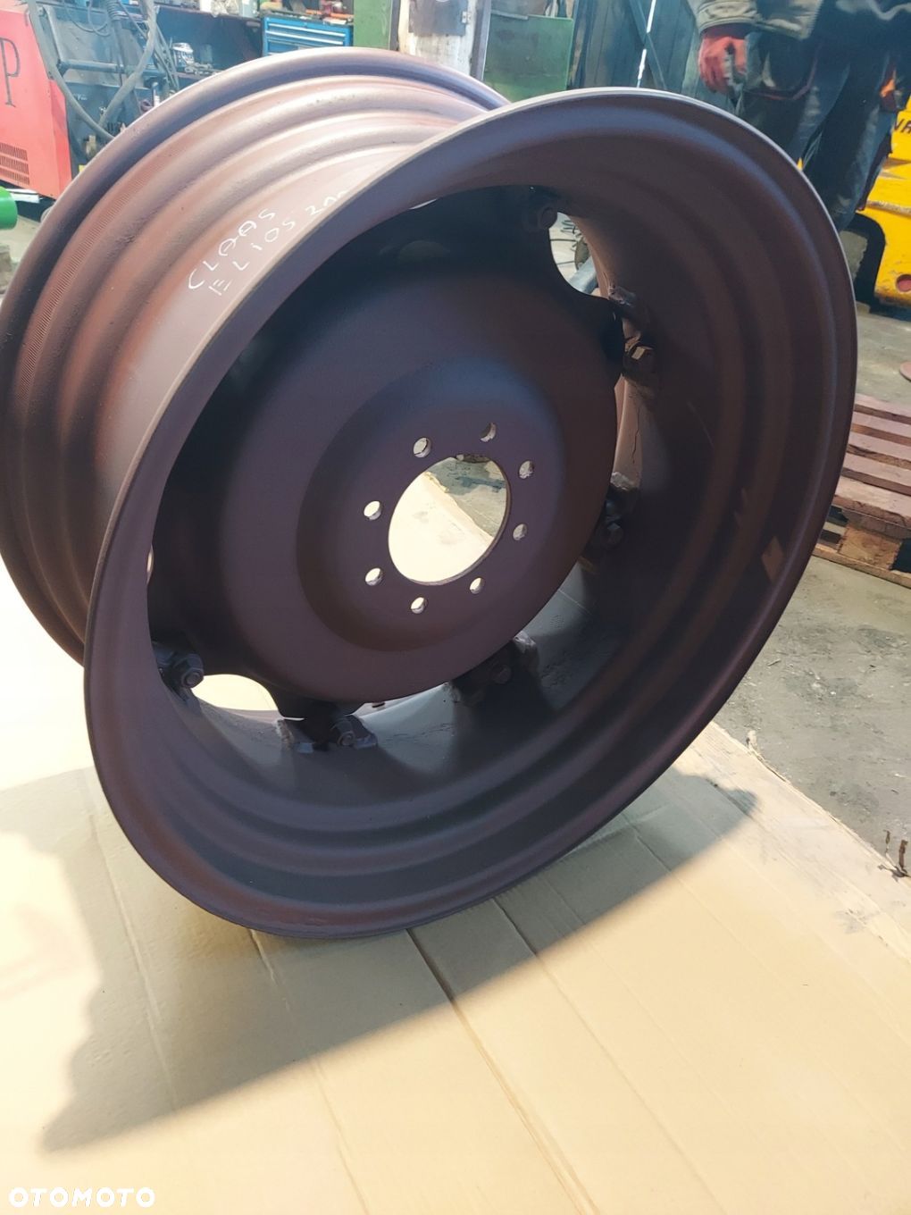 FELGI TYŁ DW14LX30 OTWÓR CENTRALNY 15CM 8 SZPILEK CLAAS ELIOS 210 2015R - 1