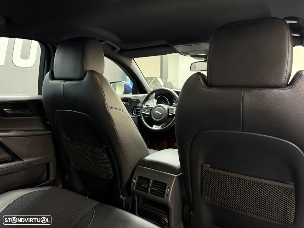 Jaguar XE 2.0 D R-Sport Aut. - 32