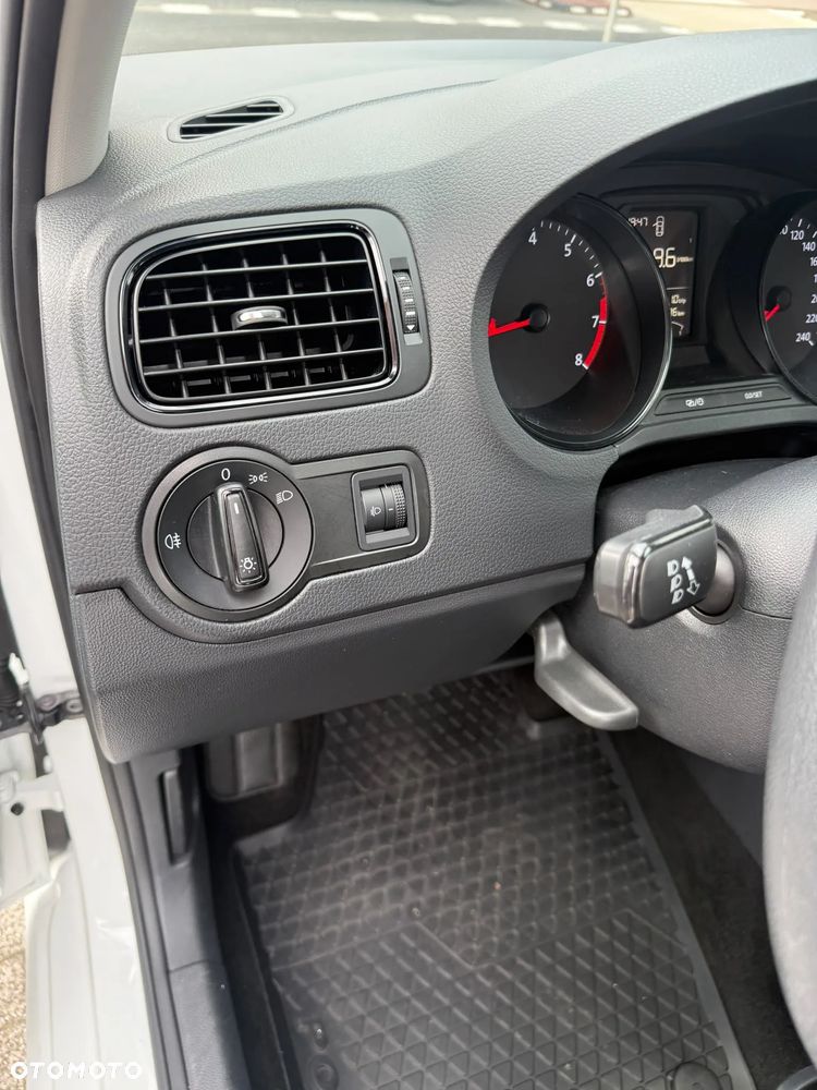 Volkswagen Polo - 11