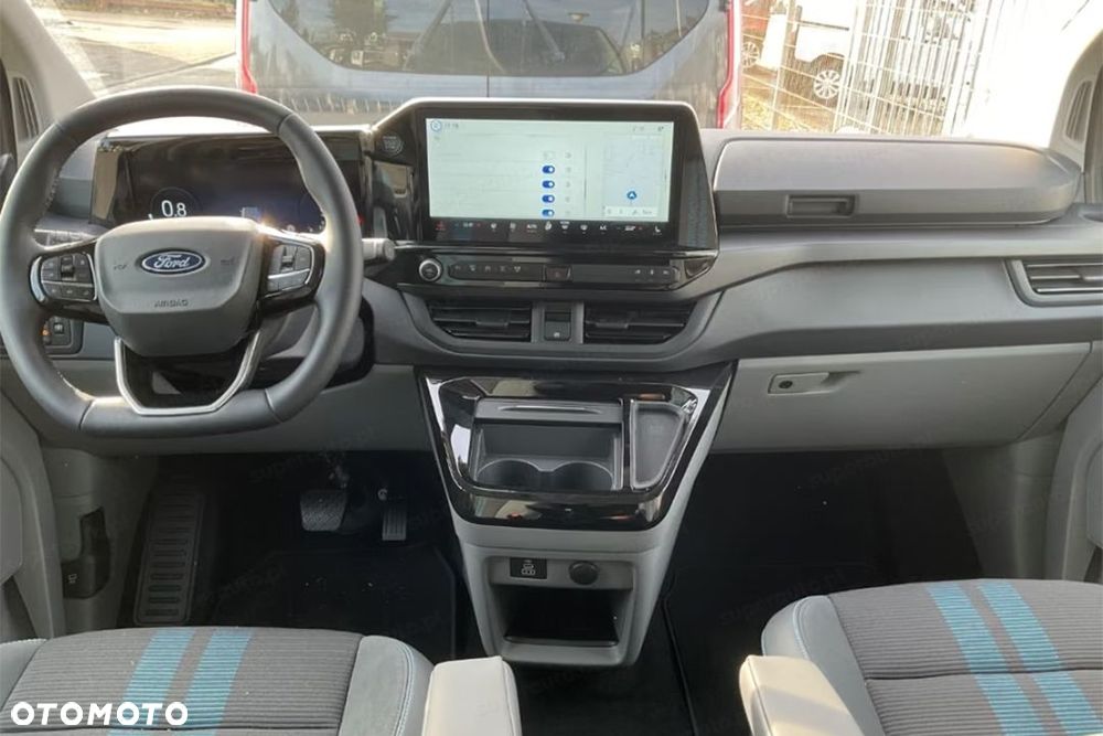 Ford Tourneo Custom - 9