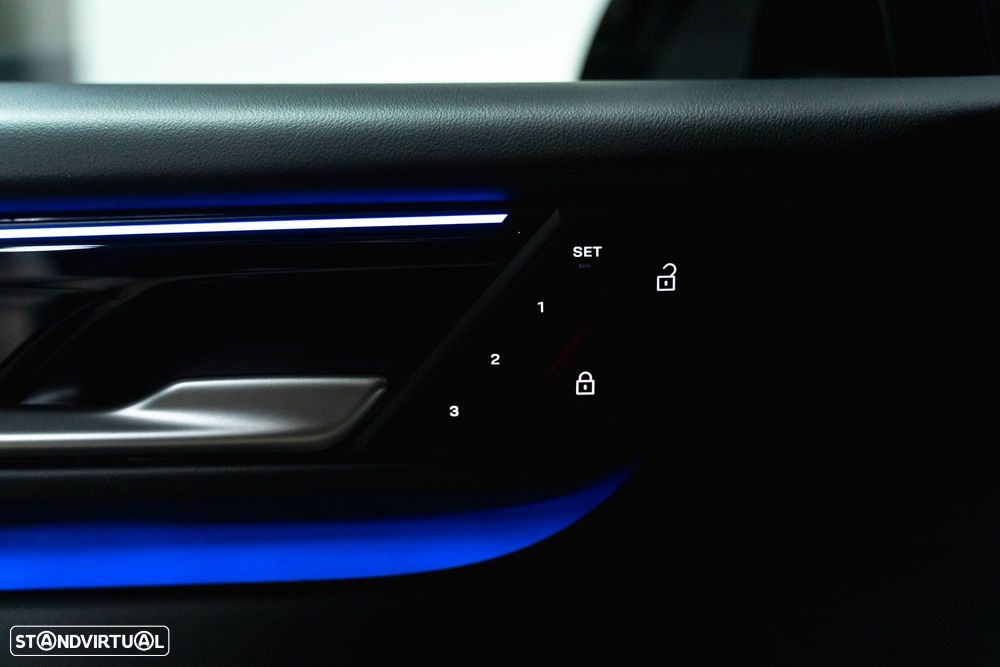 Porsche Macan Electric 4 - 8