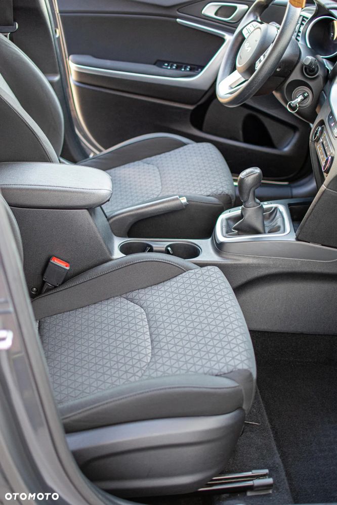 Kia Ceed 1.6 CRDi SCR M - 19