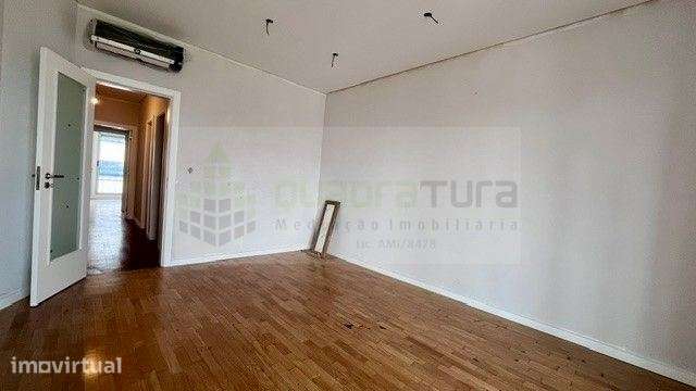 Apartamento T2 | Boavista | junto à Rotunda | Totalmente restaurado - Grande imagem: 2/17