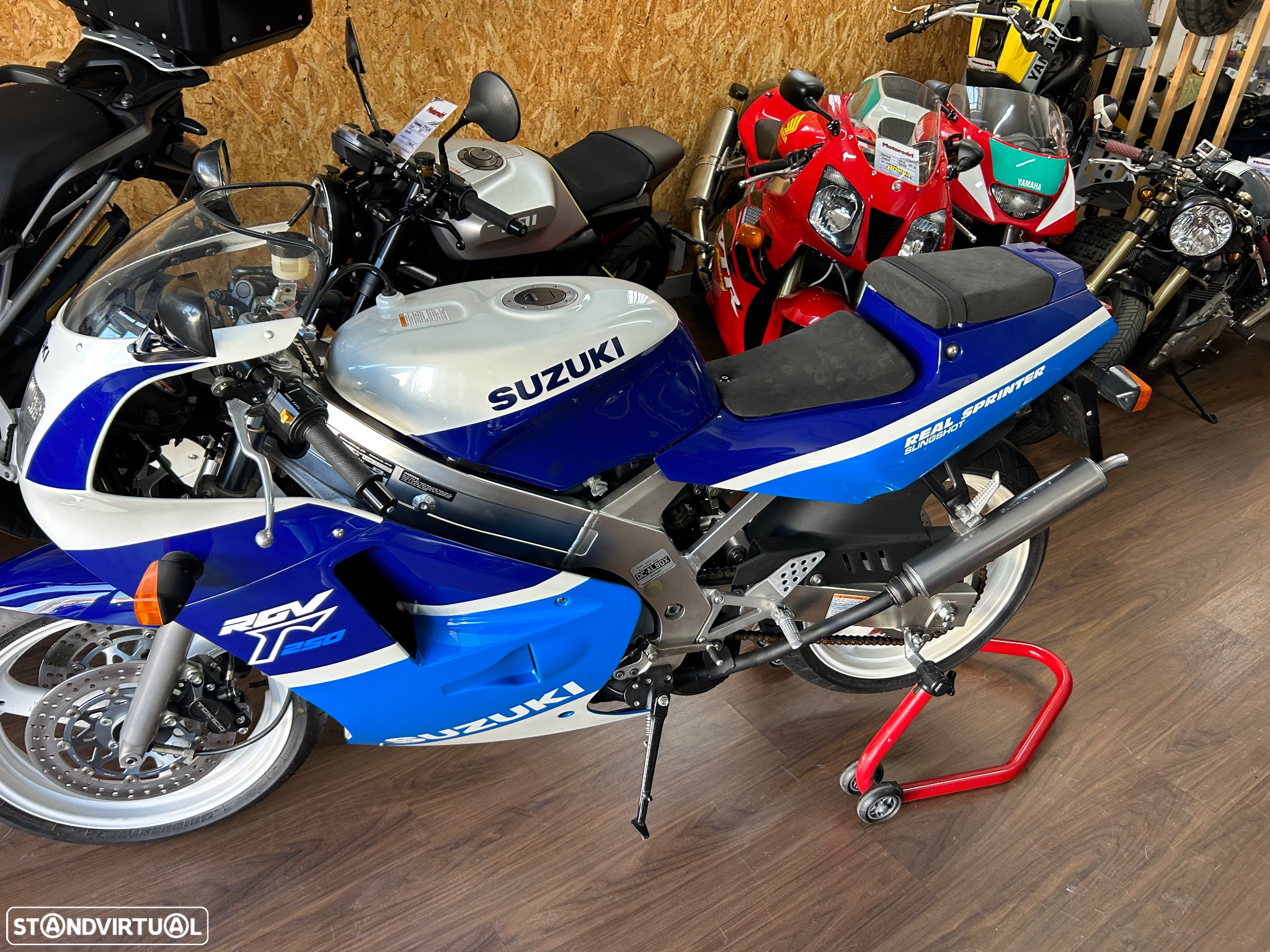 Suzuki RGV 250 VJ 21 - 4