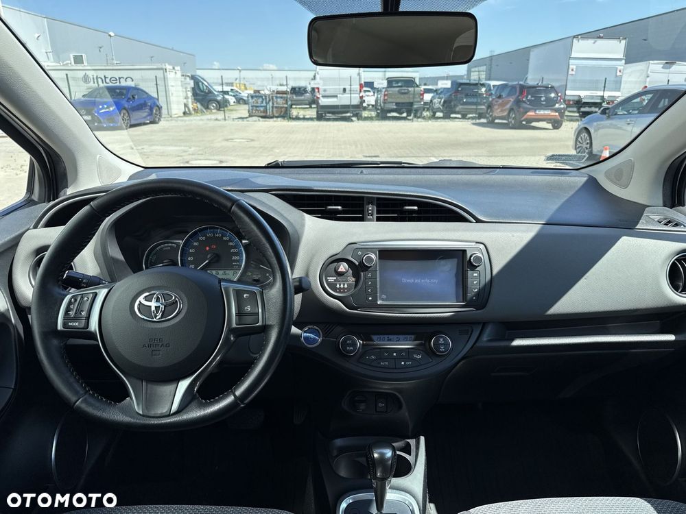 Toyota Yaris Hybrid 100 Premium - 9