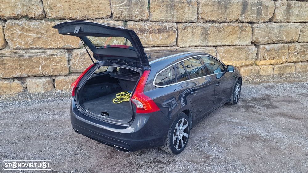 Volvo V60 D6 Plug-In-Hybrid AWD Geartronic Summum - 39