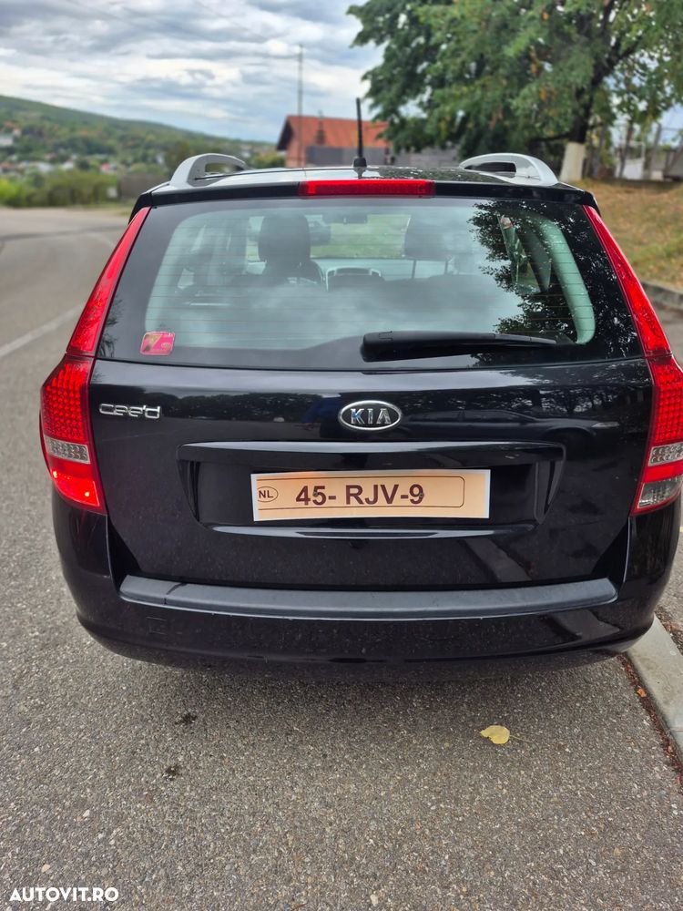 Kia Ceed 1.6 GDI Dream Team Edition - 11