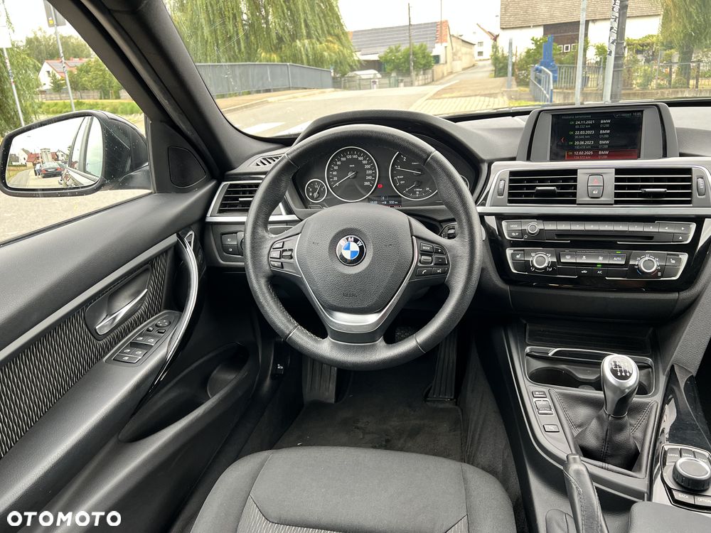 BMW Seria 3 320i Advantage - 16
