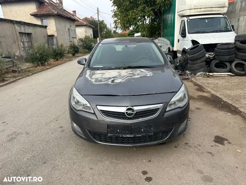 Dezmembrez  Opel Astra j - 1