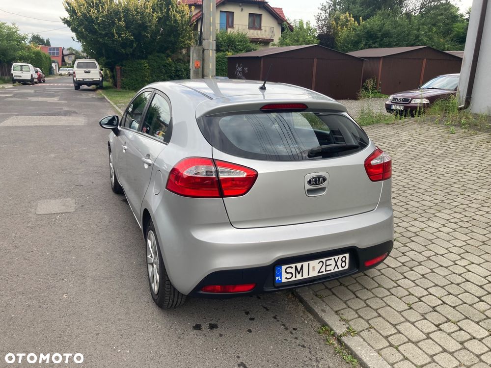Kia Rio 1.2 L - 4