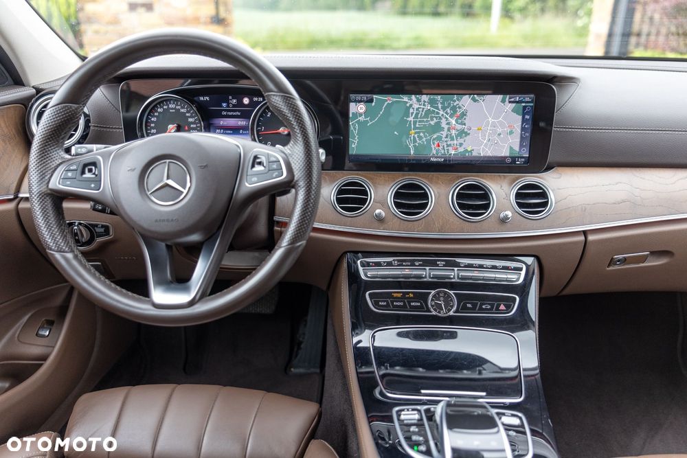 Mercedes-Benz Klasa E 220 d 4-Matic Business Edition 9G-TRONIC - 11