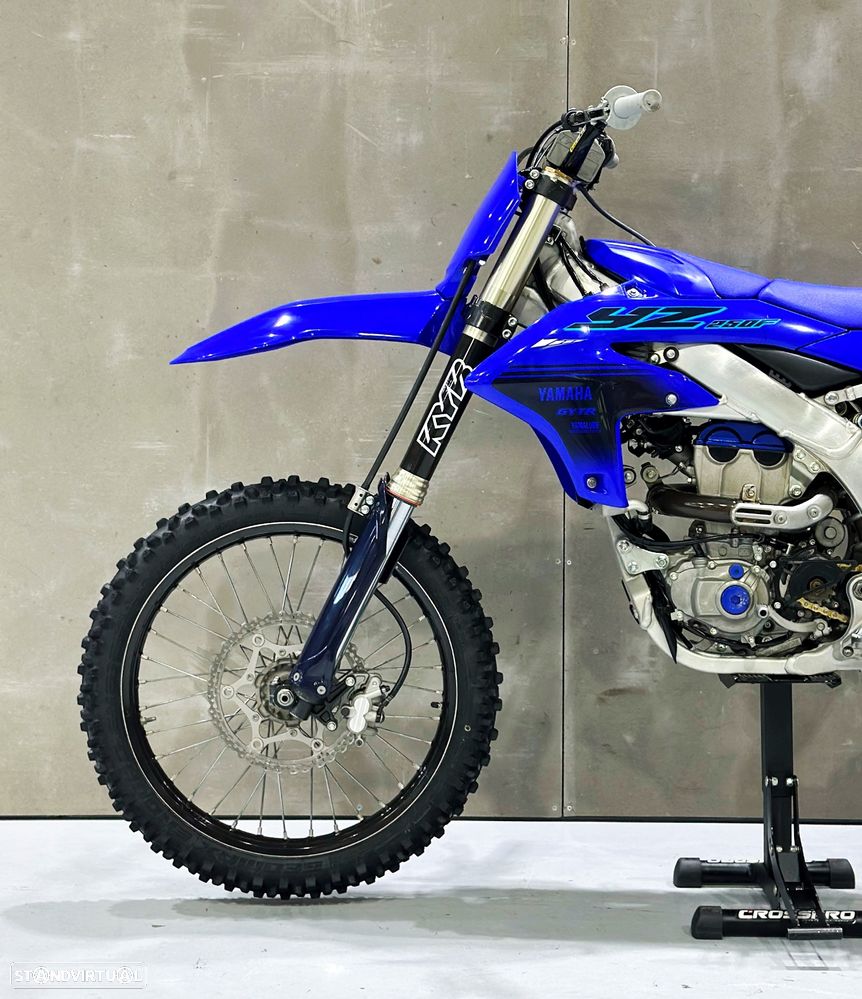 Yamaha YZ F - 3