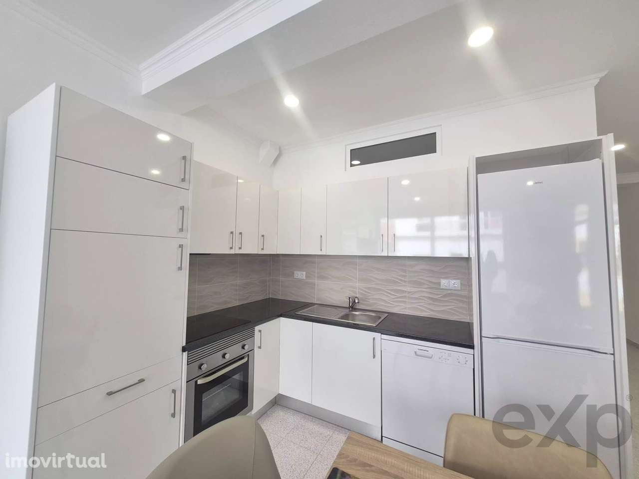 Grande Apartamento T0+1 renovado, mobilado. - Grande imagem: 5/15