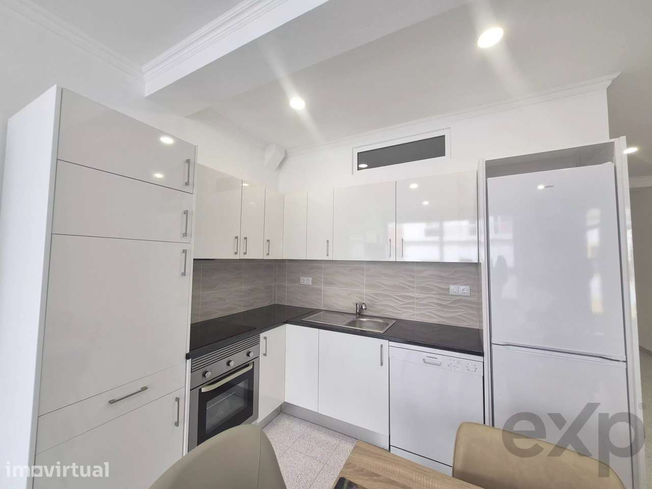 Grande Apartamento T0+1 renovado, mobilado. - Grande imagem: 5/16