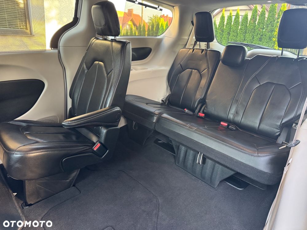 Chrysler Pacifica - 22