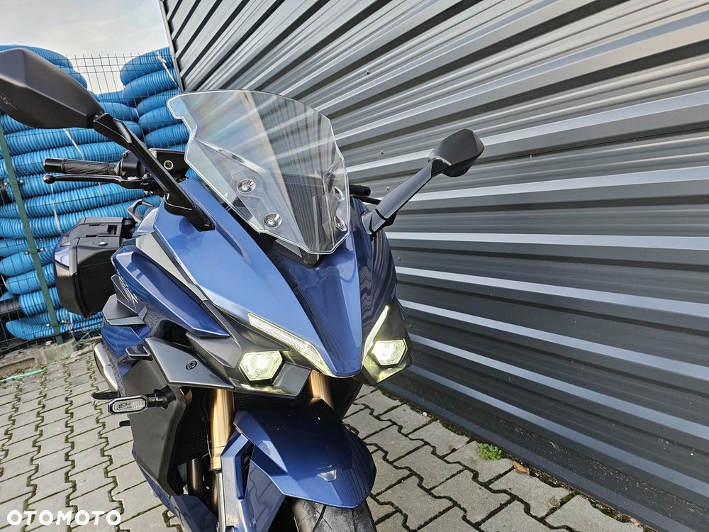 Suzuki GSX - 24