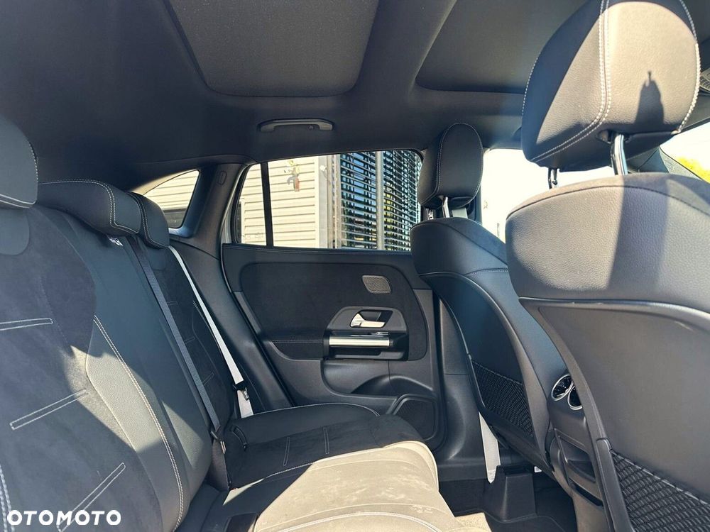 Mercedes-Benz GLA - 15