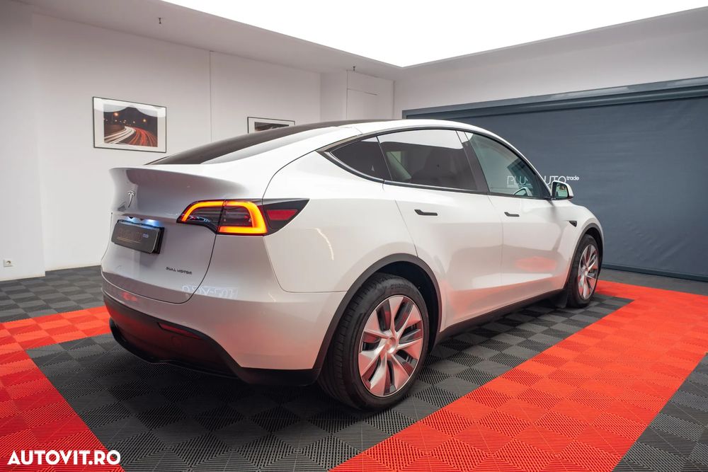 Tesla Model Y - 26