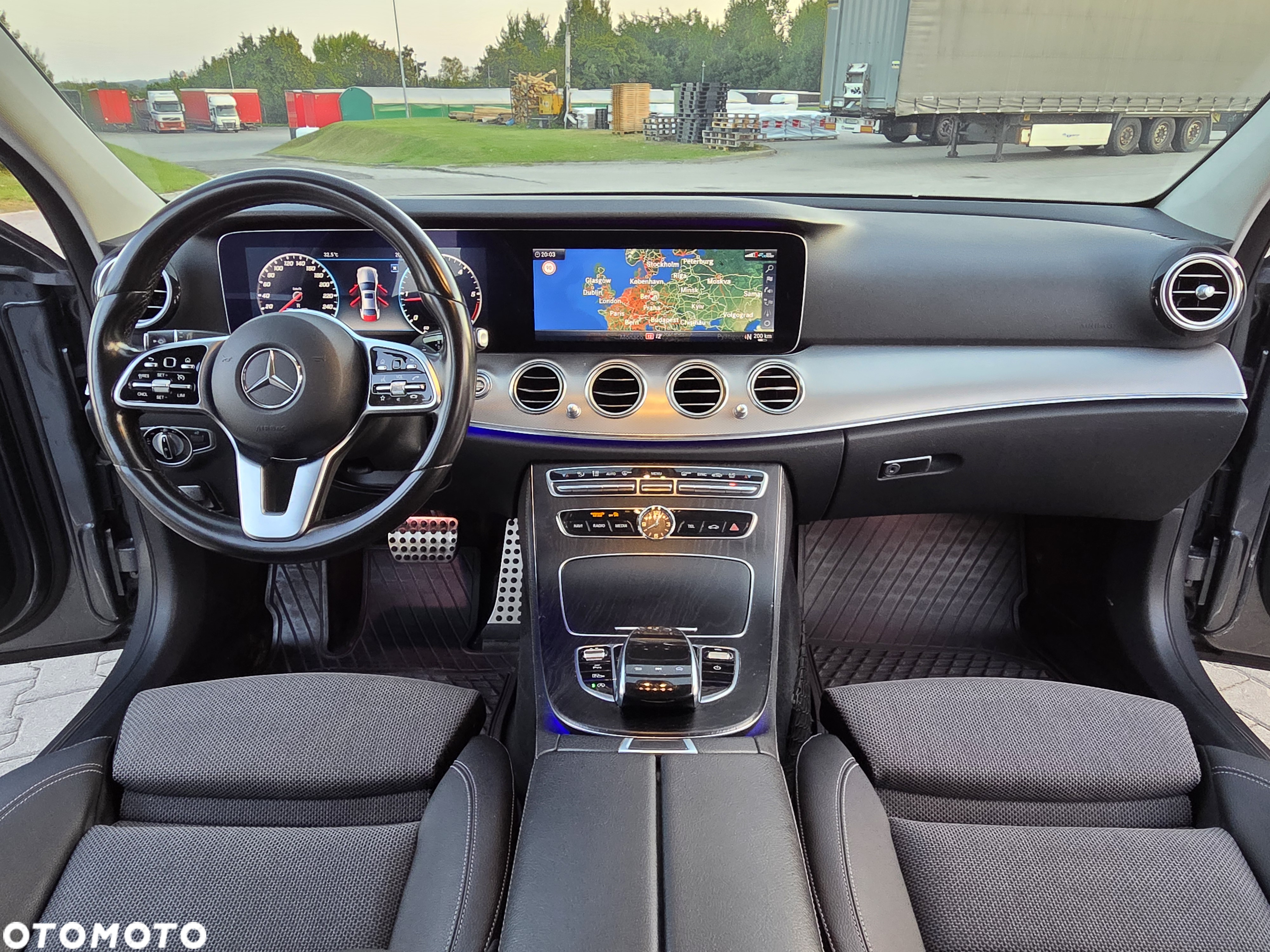 Mercedes-Benz Klasa E 220 d T 9G-TRONIC Exclusive - 18