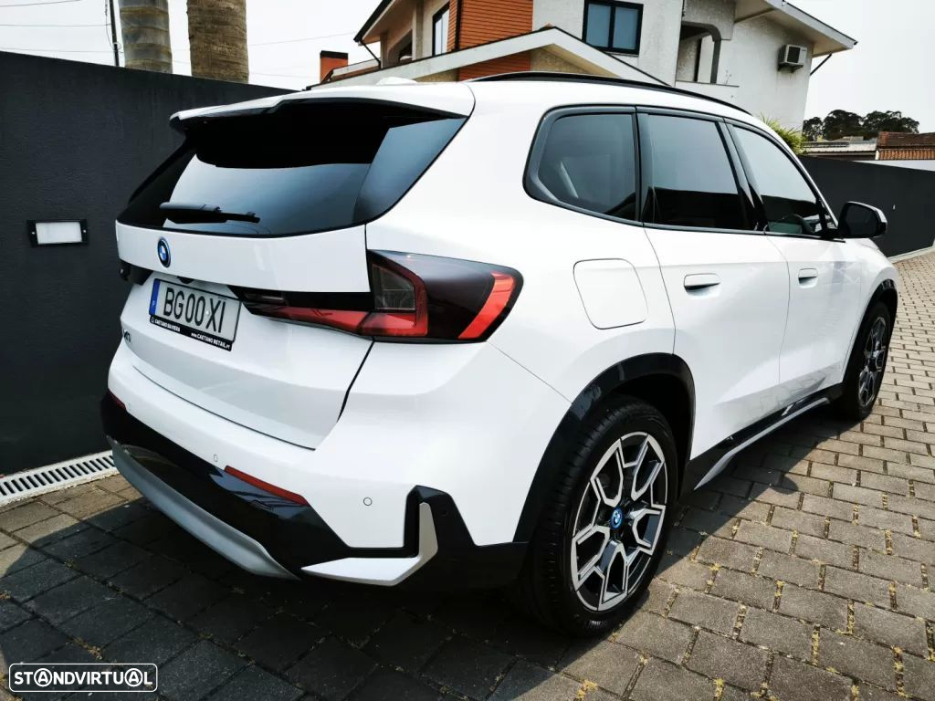 BMW iX1 eDrive20 - 17