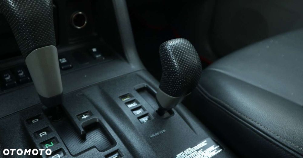 Mitsubishi Pajero - 27