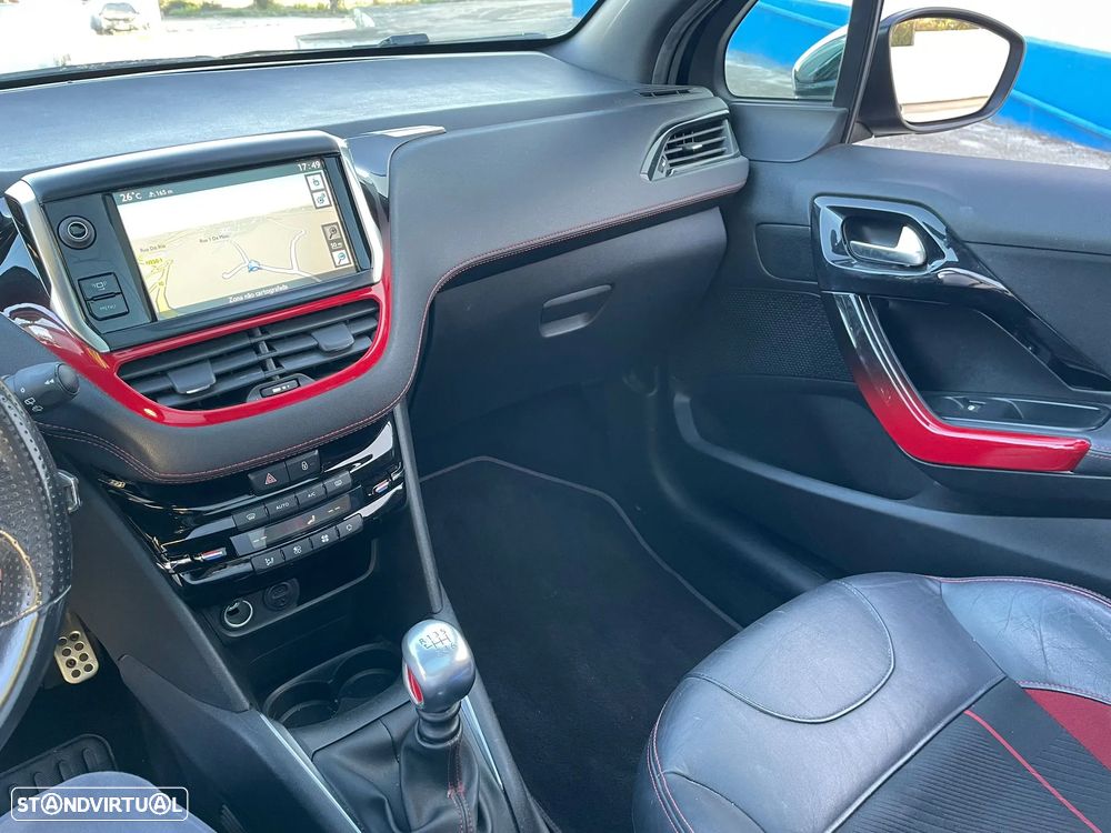 Peugeot 208 GTI 200 THP - 17