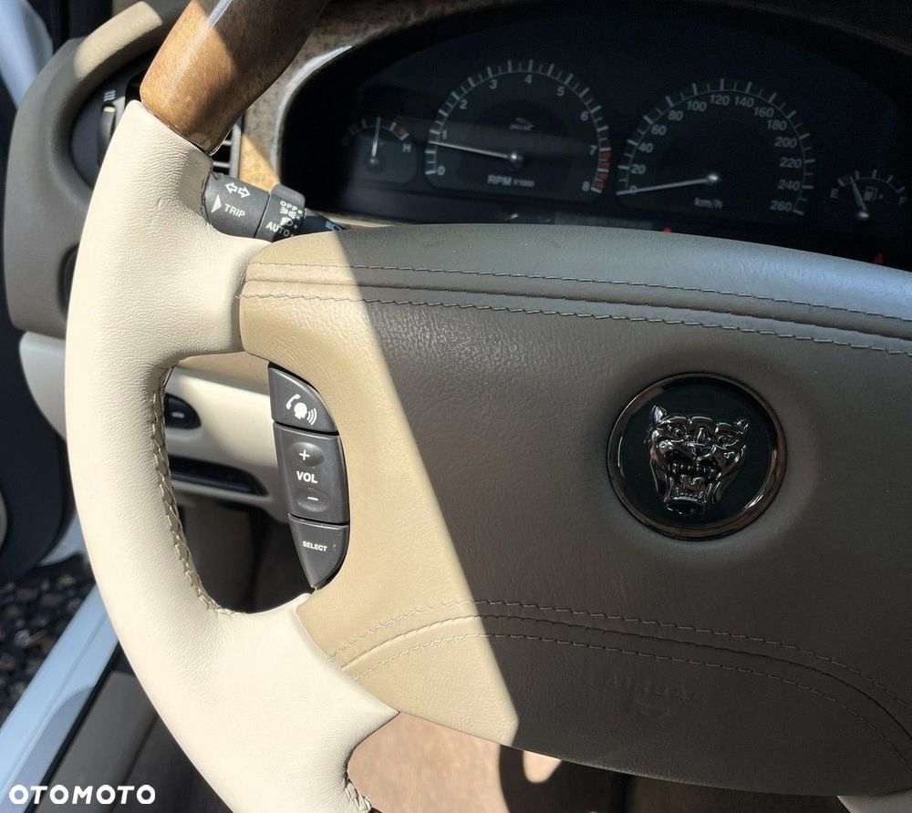 Jaguar S-Type - 16