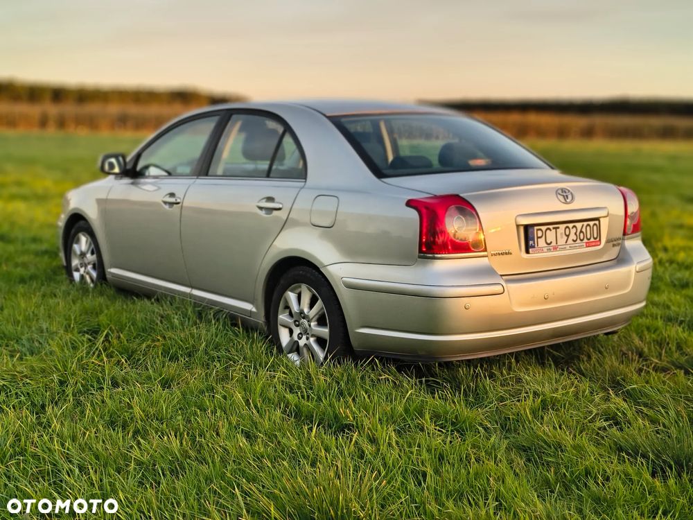 Toyota Avensis 2.2 D-4D Sol Platinium - 2