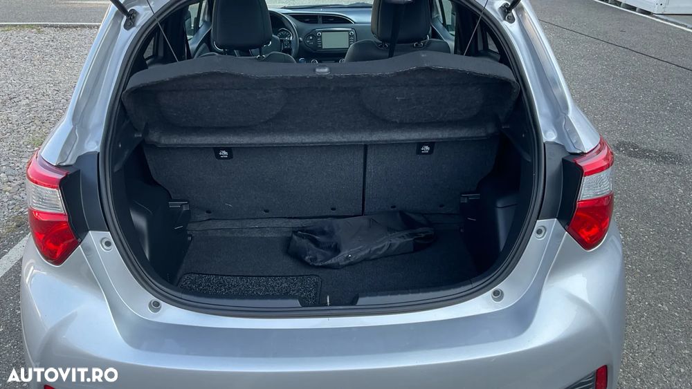 Toyota Yaris 1.5 VVT-i HSD Sol - 11