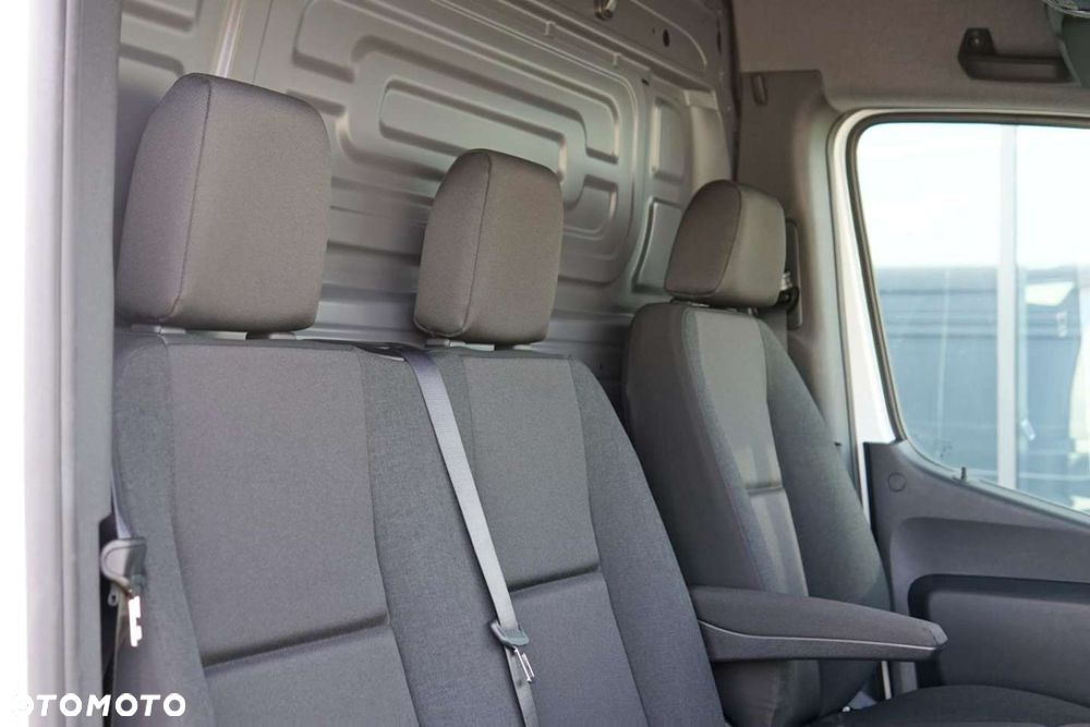Mercedes-Benz Sprinter - 16