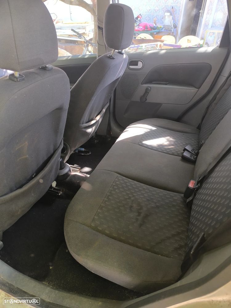 Ford Fiesta 1.4 Ambiente - 5