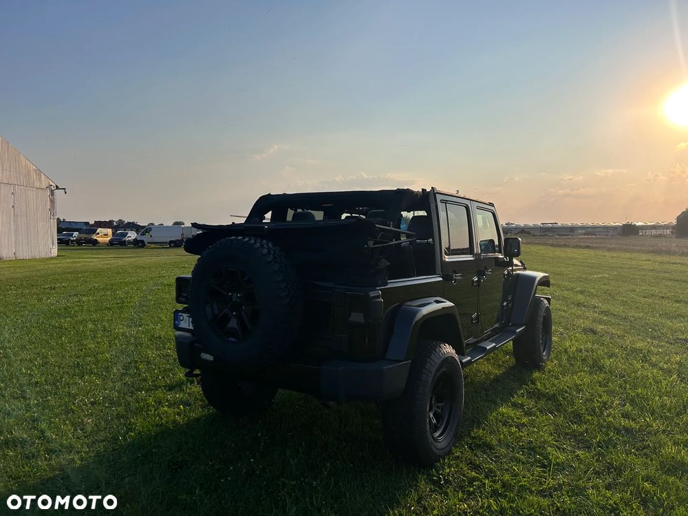 Jeep Wrangler 3.6 Unlim Sahara - 29