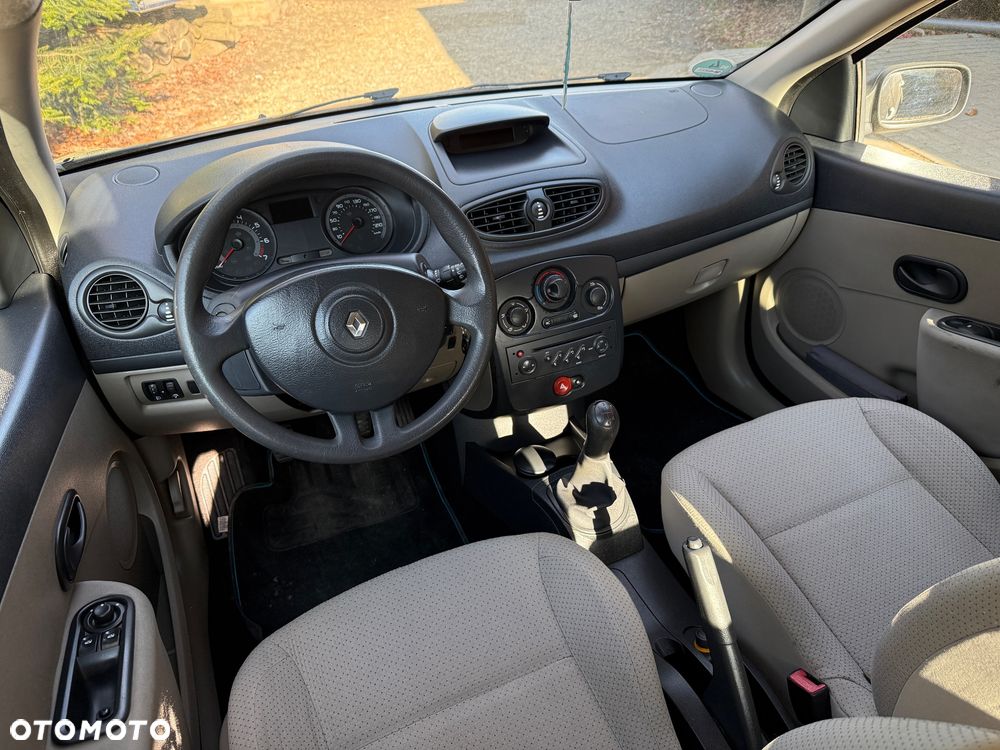 Renault Clio 1.2 16V Emotion - 9