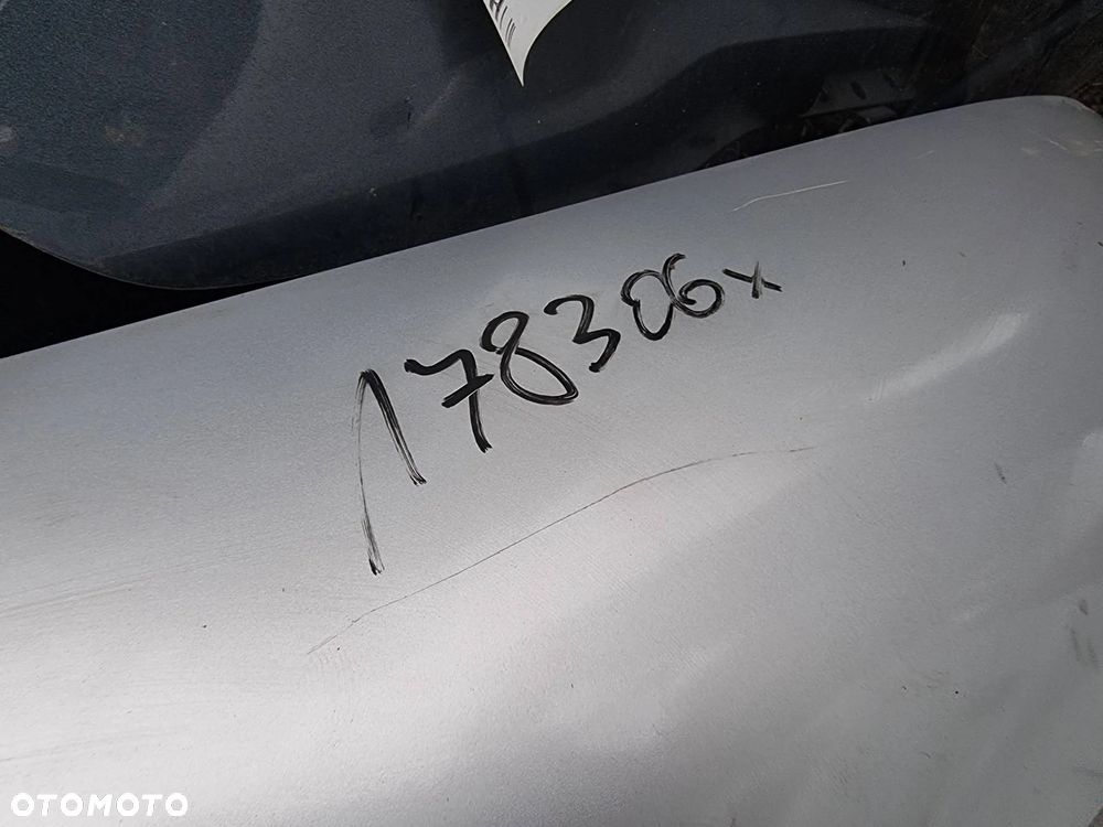 LG9R Volkswagen Phaeton 6.0 W12 2003 sedan Błotnik lewy i prawy przedni - 12