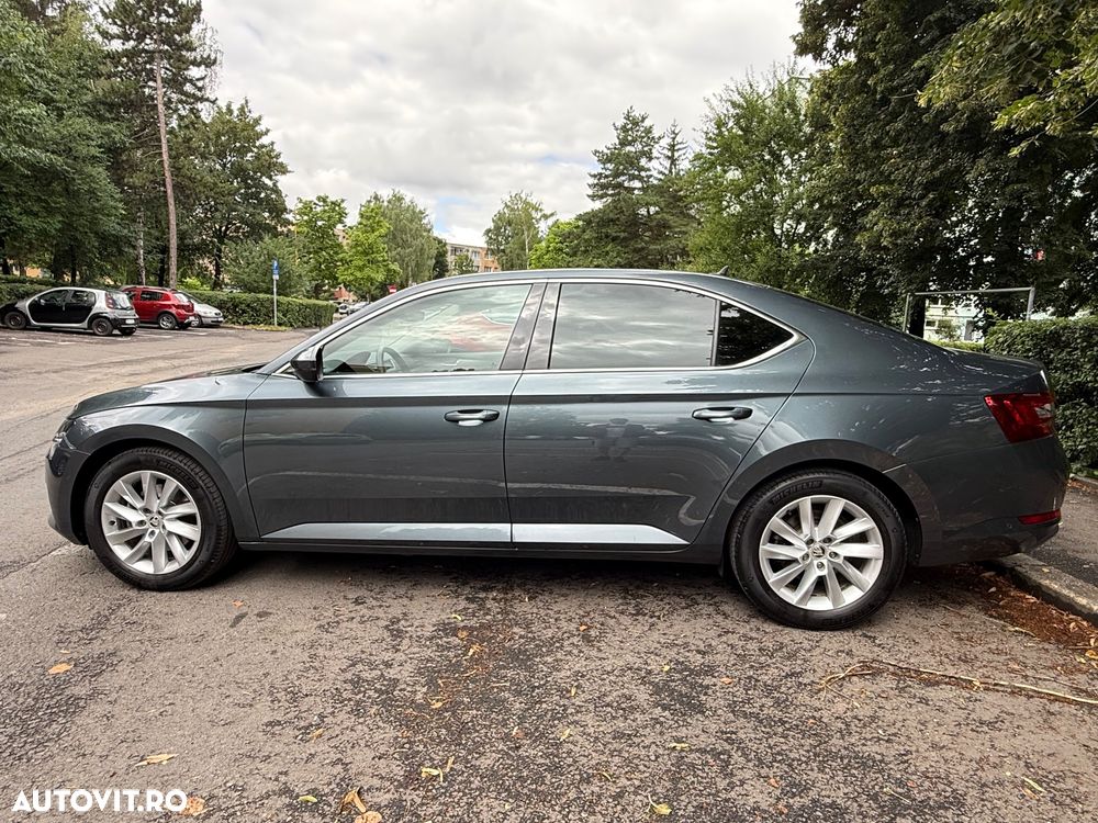 Skoda Superb 2.0 TDI DSG Ambition - 17