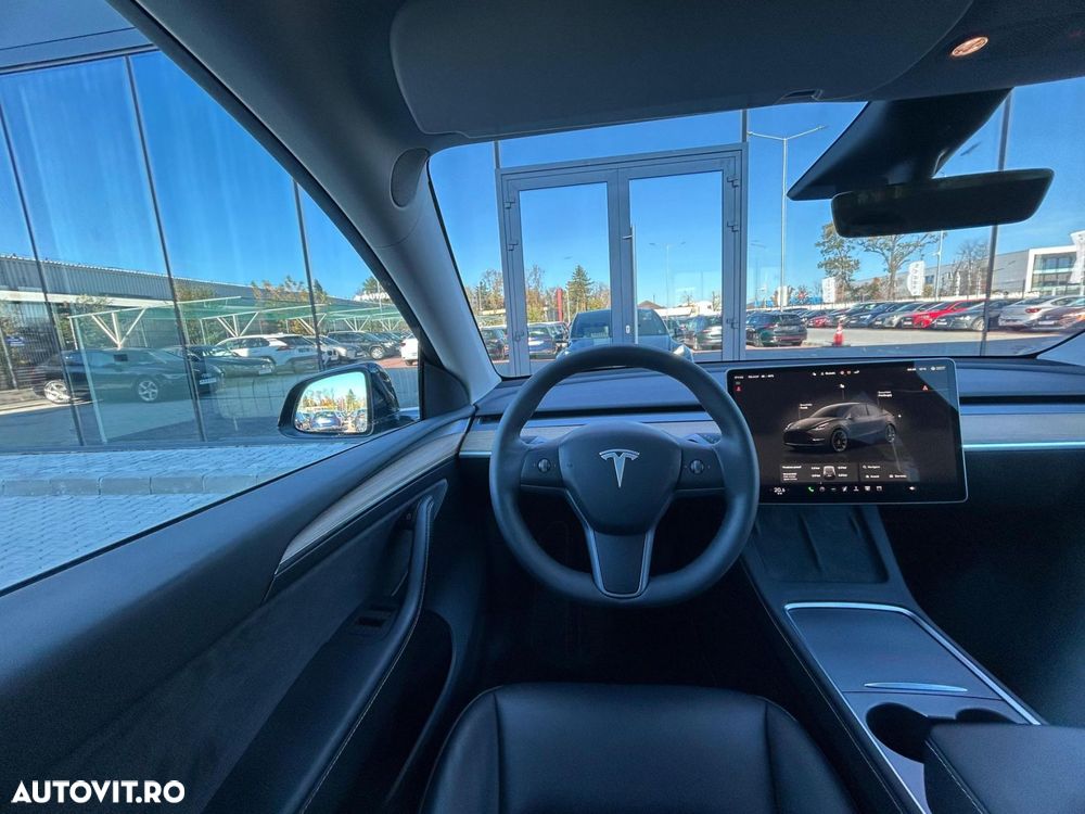 Tesla Model Y - 4