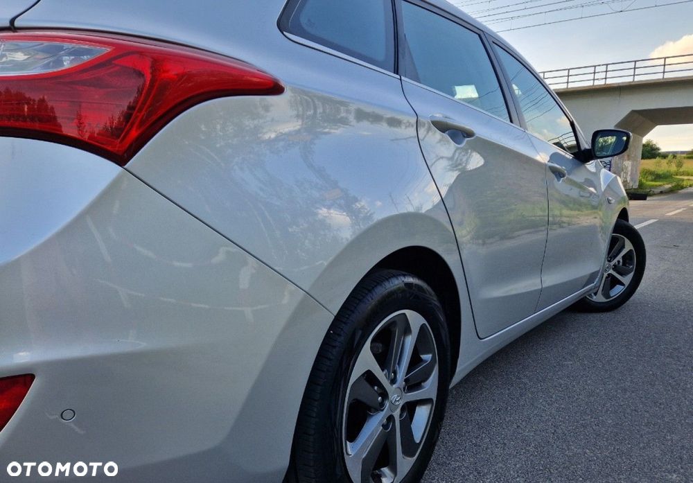 Hyundai i30 blue Kombi 1.6 GDi YES Silver - 15