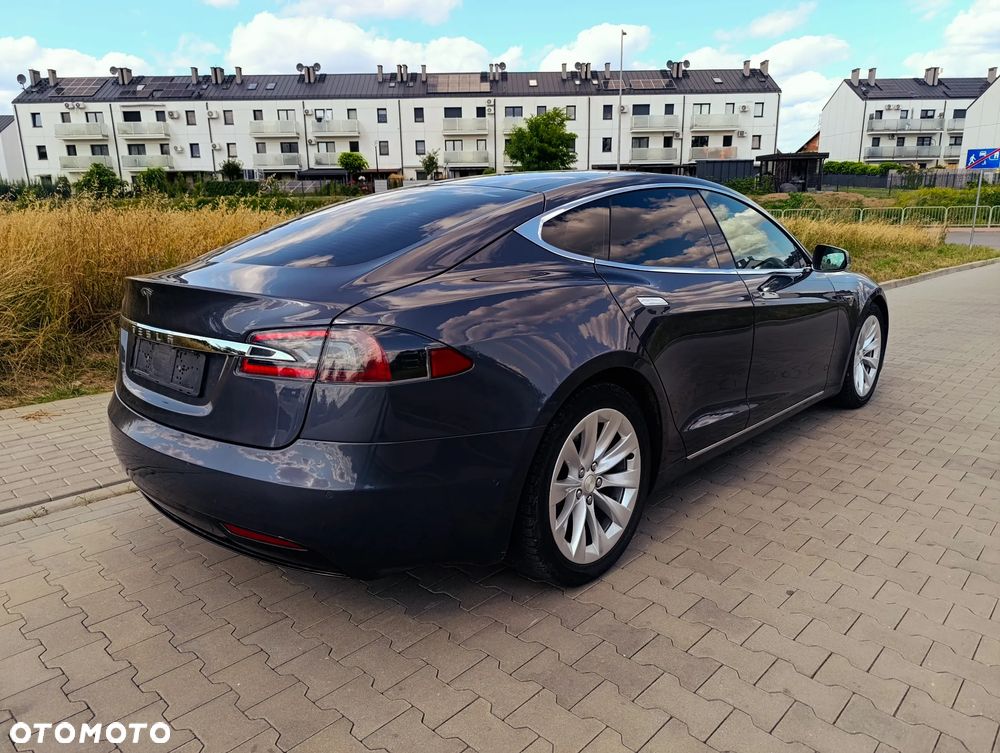 Tesla Model S - 4