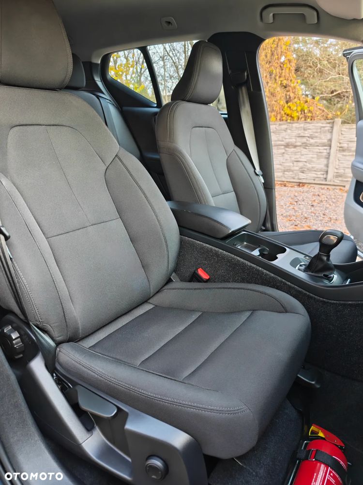 Volvo XC 40 T2 Momentum Pro - 16