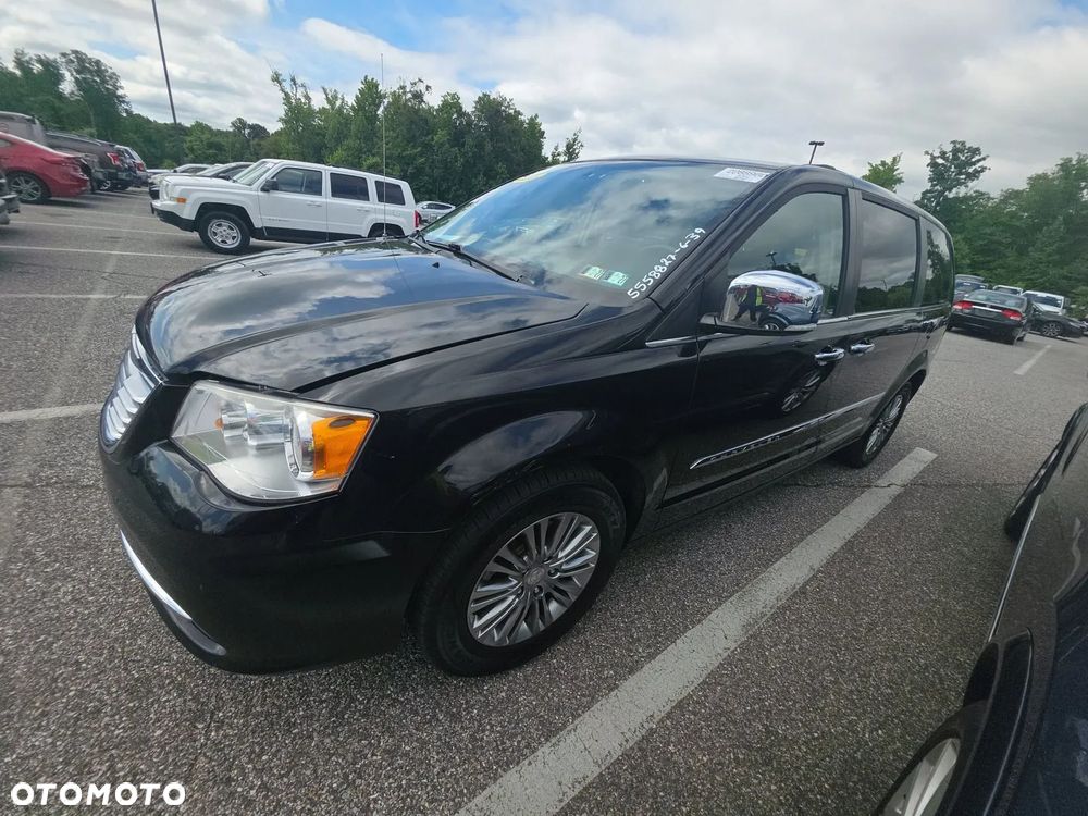 Chrysler Town & Country - 3