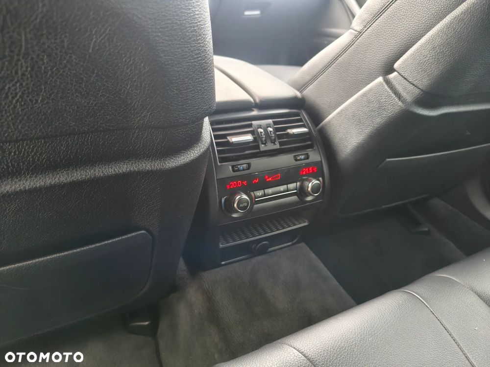 BMW Seria 5 525d xDrive Sport-Aut Luxury Line - 23