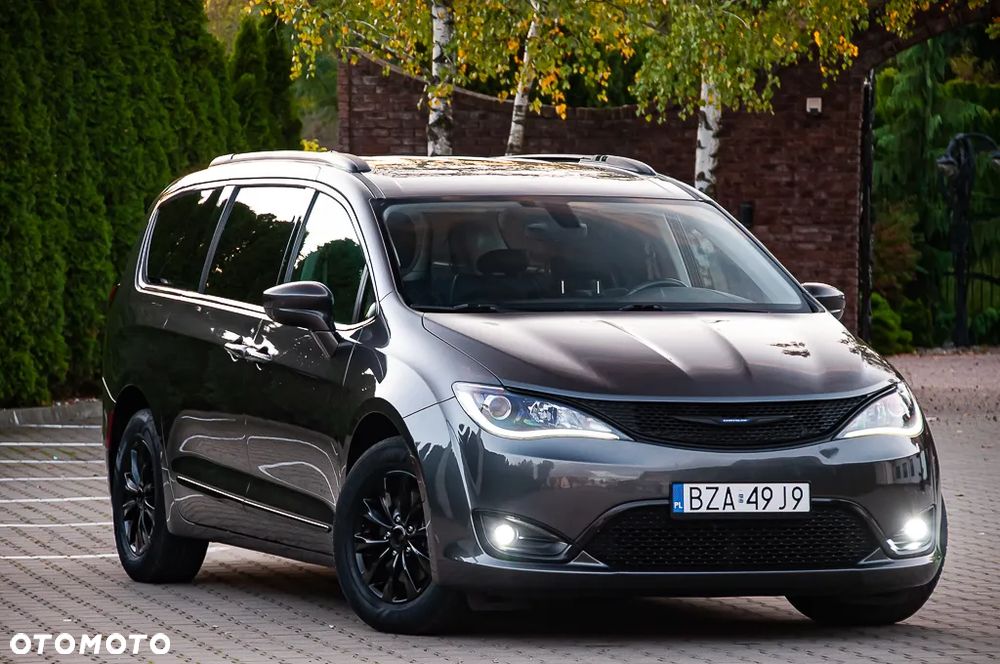 Chrysler Pacifica - 1