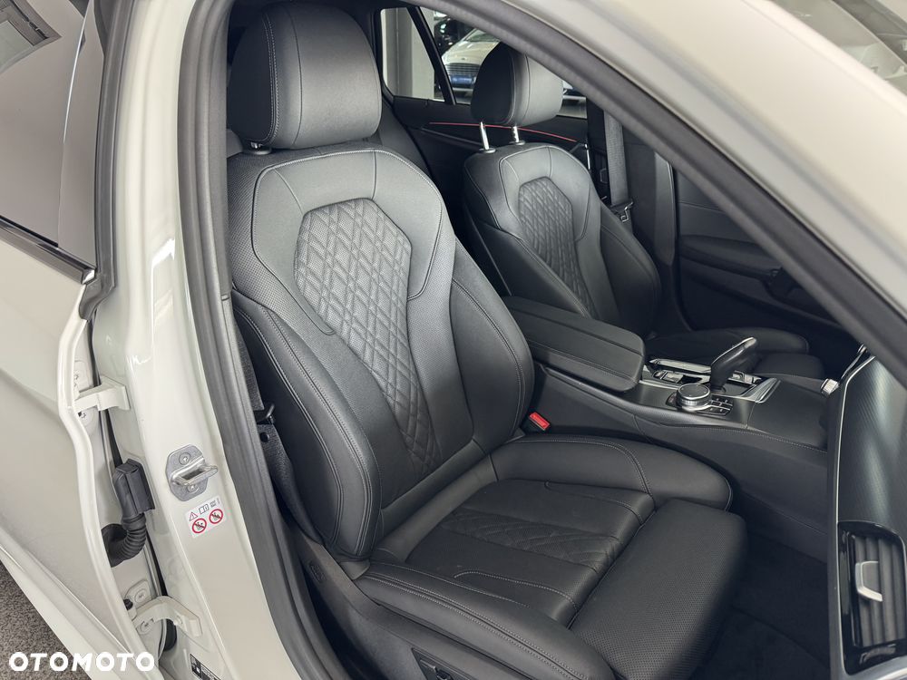 BMW Seria 5 520d xDrive mHEV M Sport sport - 36