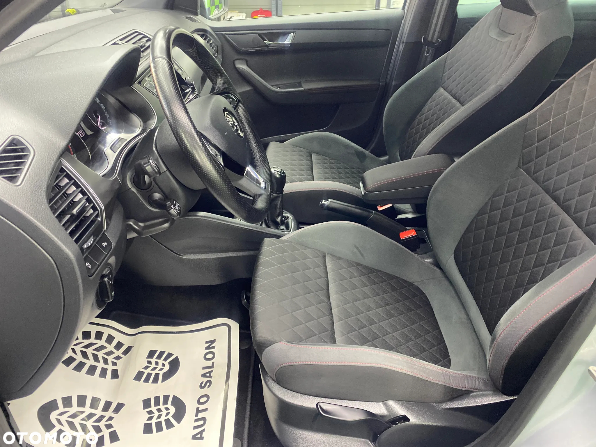 Skoda Fabia 1.0 TSI Monte Carlo - 10