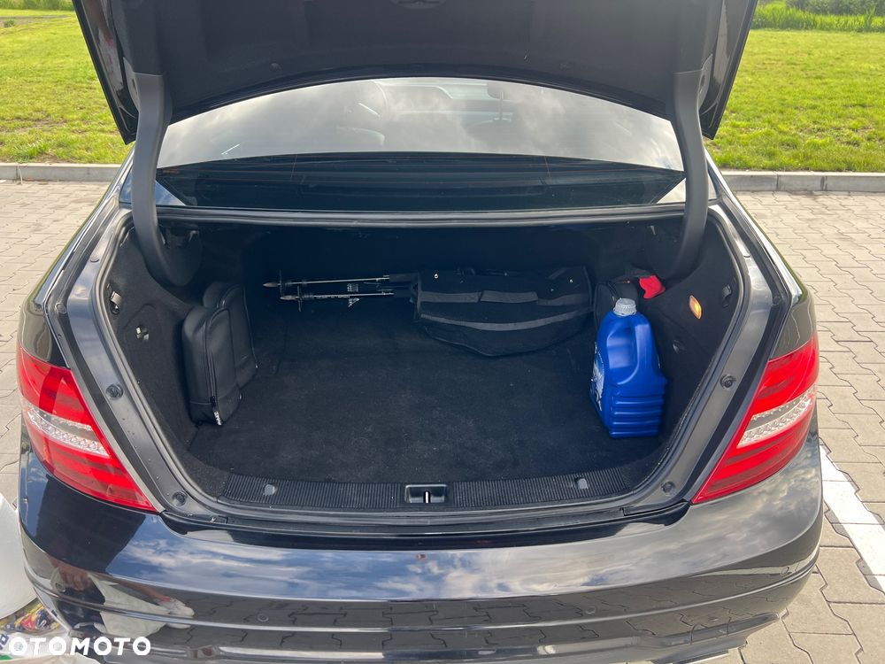 Mercedes-Benz Klasa C 300 CDI BlueEff 4-Matic Avantgarde - 13