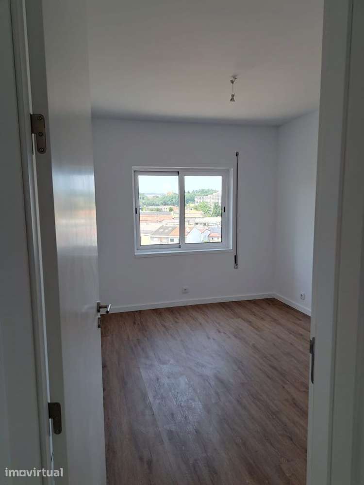 Apartamento T3 com Ar Condicionado em Guimarães - Grande imagem: 2/14