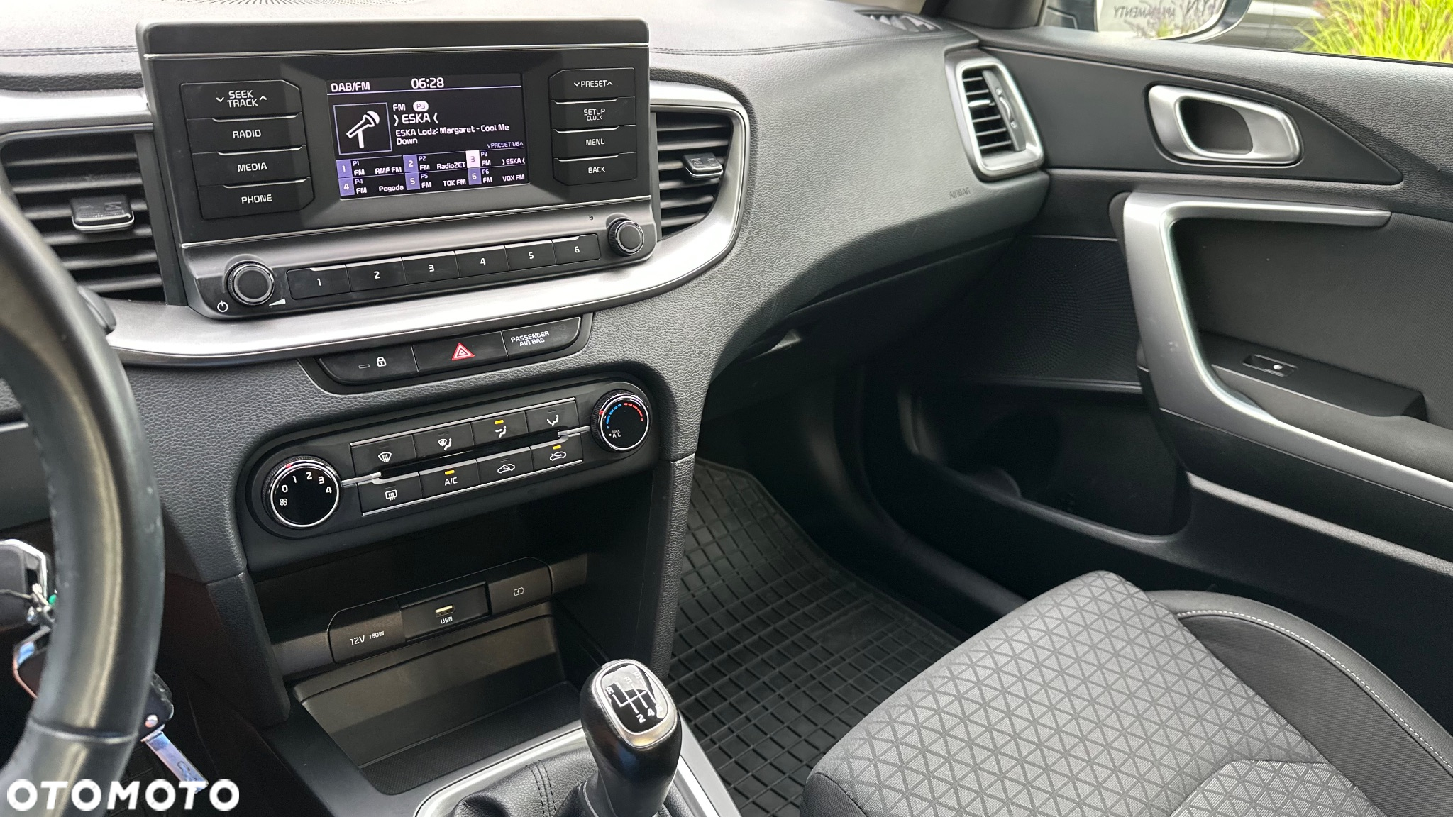 Kia Ceed 1.6 CRDi SCR M - 13