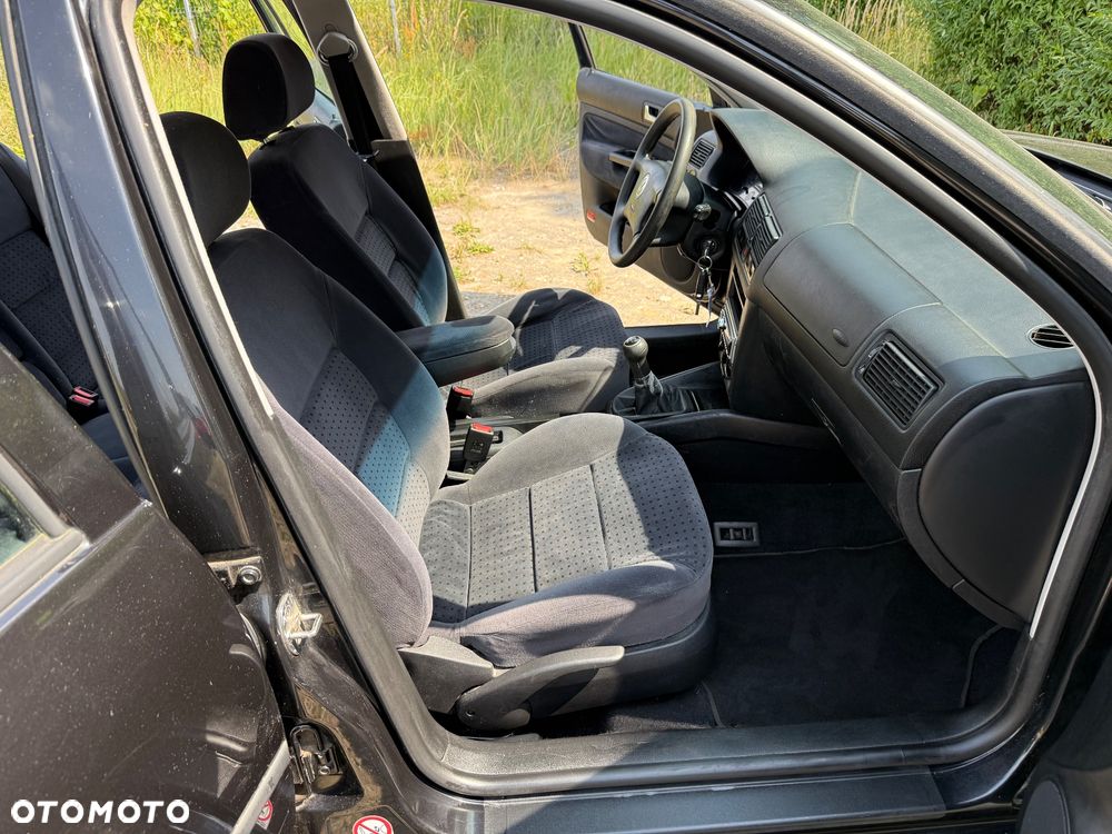 Volkswagen Golf 1.6 - 13