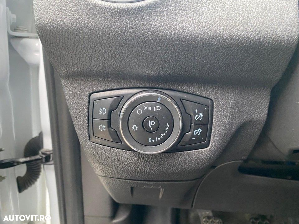 Ford Transit Courier - 18