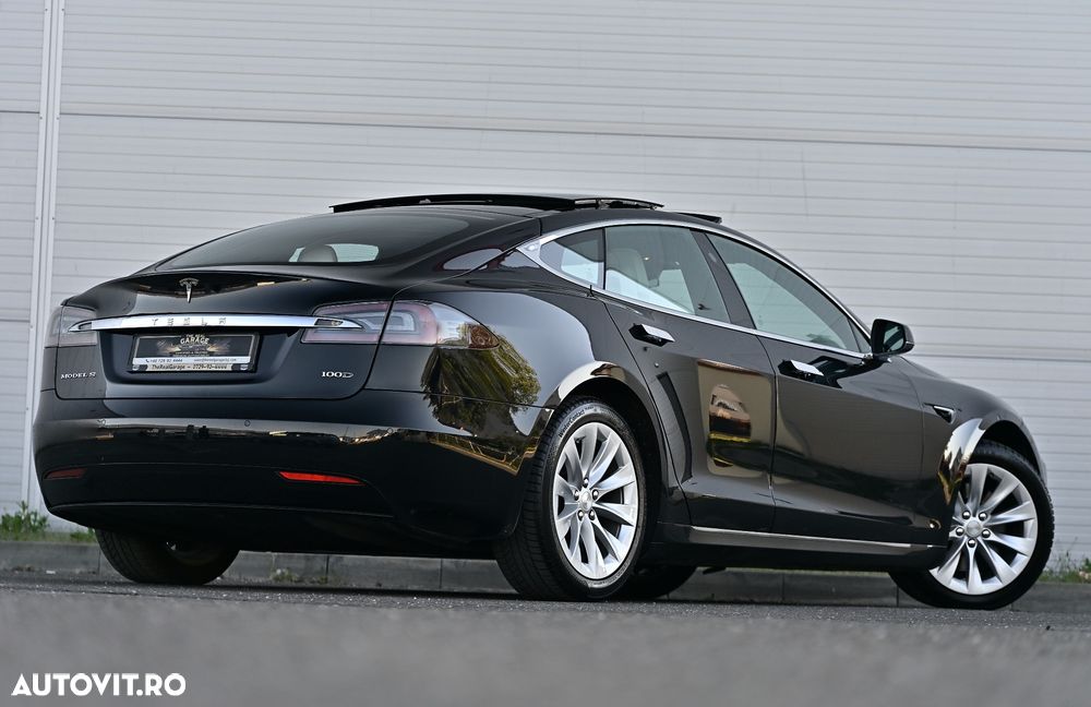 Tesla Model S - 11
